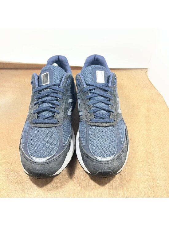 Athletic_Shoes